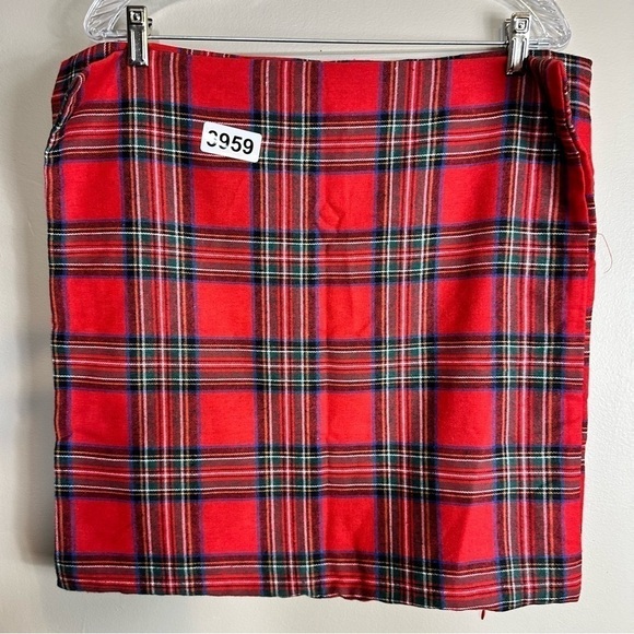 Pillow cases set 2. 18”/19” zips side new with out tag - Picture 2 of 3